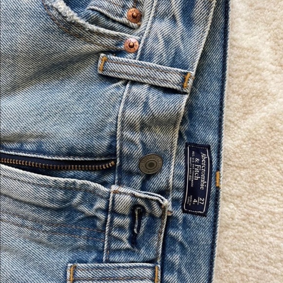 Abercrombie and Fitch Ultra High-Rise Cropped Wide Leg Jeans - Picture 3 of 5